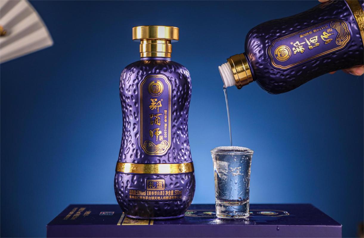 平時(shí)聚會多,為了身體,咱們喝酒是也要注意這些事項(xiàng)~[握手]  酒前:先吃